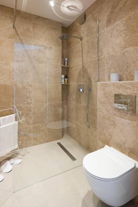 Charming Apartment In Perfect Location Краков Экстерьер фото
