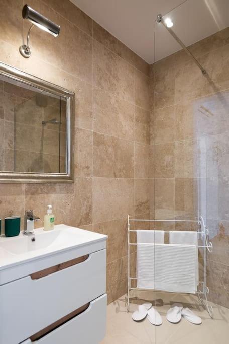 Charming Apartment In Perfect Location Краков Экстерьер фото
